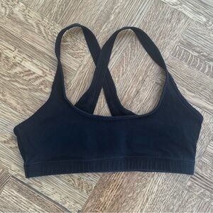 Aritzia cross back sports bra size medium